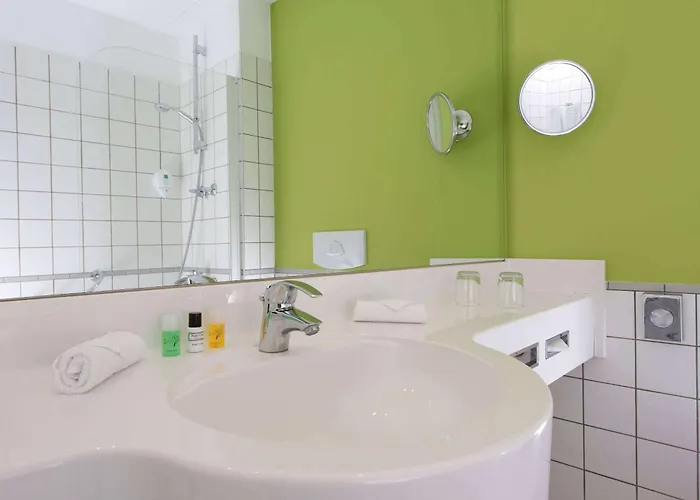 Szálloda Wyndham Garden Centre Koenigsallee 4*