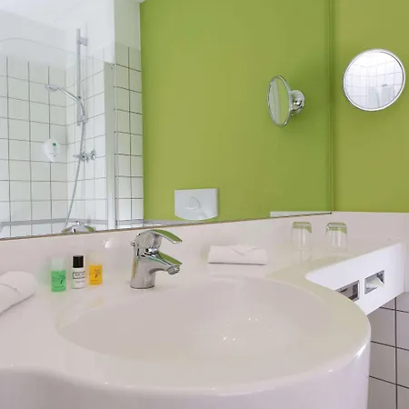 Hotel Wyndham Garden Centre Koenigsallee 4*