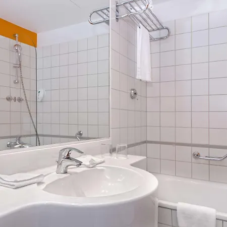 Hotel Wyndham Garden Centre Koenigsallee 4*