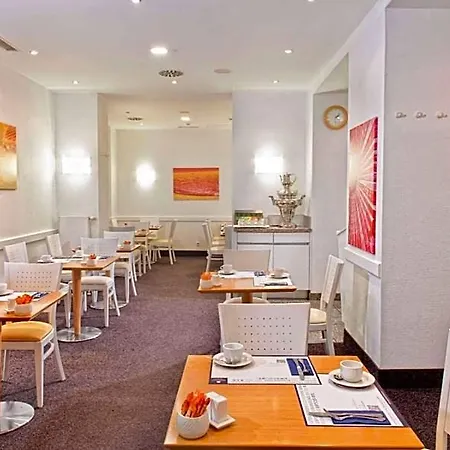 Wyndham Garden Centre Königsallee Hotel 4*