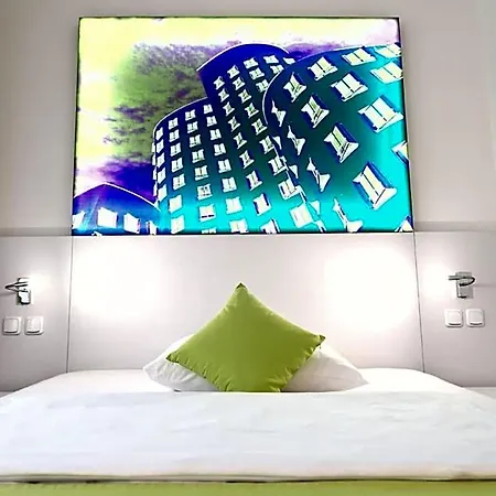 Wyndham Garden Centre Koenigsallee 4*