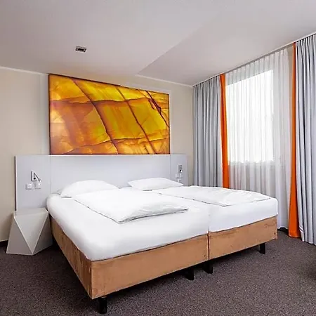 Wyndham Garden Centre Koenigsallee 4*