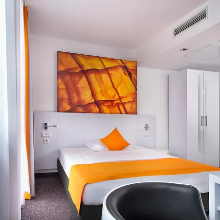 מלון Wyndham Garden Centre Koenigsallee 4*